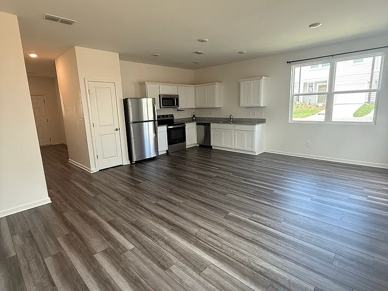 109 Feeney Ln — Photo 6