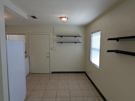 3rd image of 1626 Levy Ave