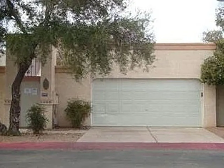 2987 W Avenida Obregon — Photo 1