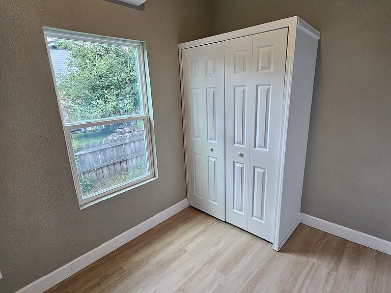 217 E Myrtle St #B — Photo 7