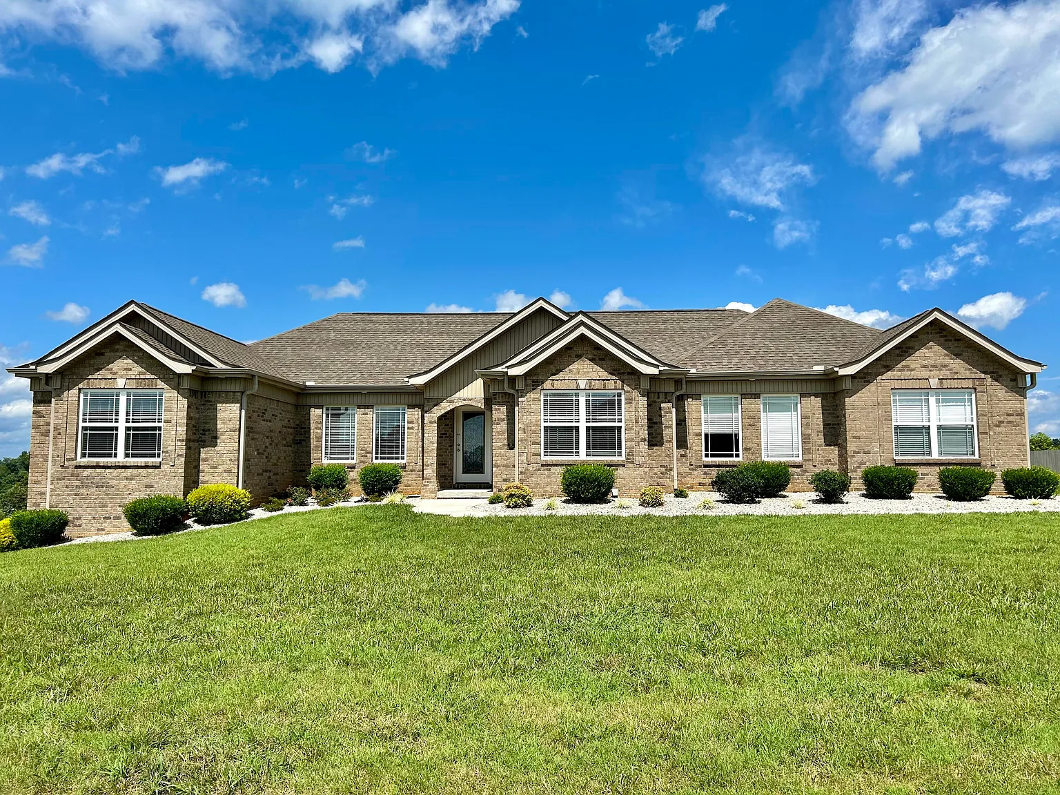 218 Natures Valley Dr photo 1