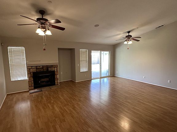 4th image of 15417 Sharon Ave