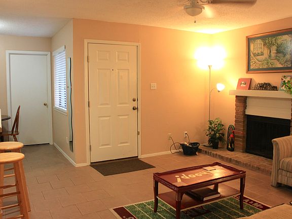4th image of 1901 Holleman Dr #408