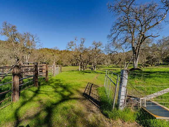 3rd image of 4758 High Country Rd