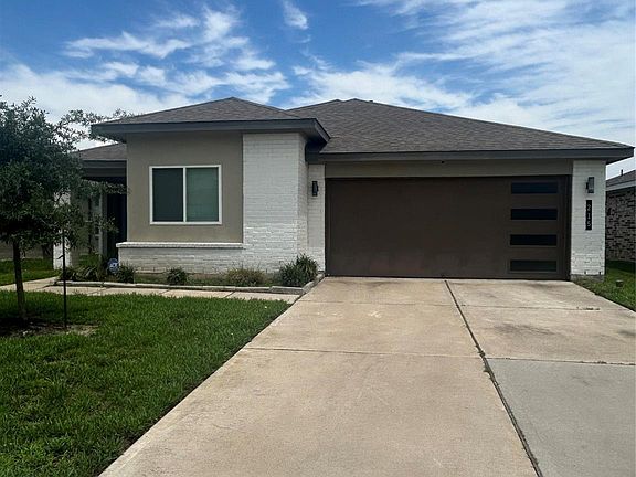 2nd image of 215 Dusty Bridle Ln