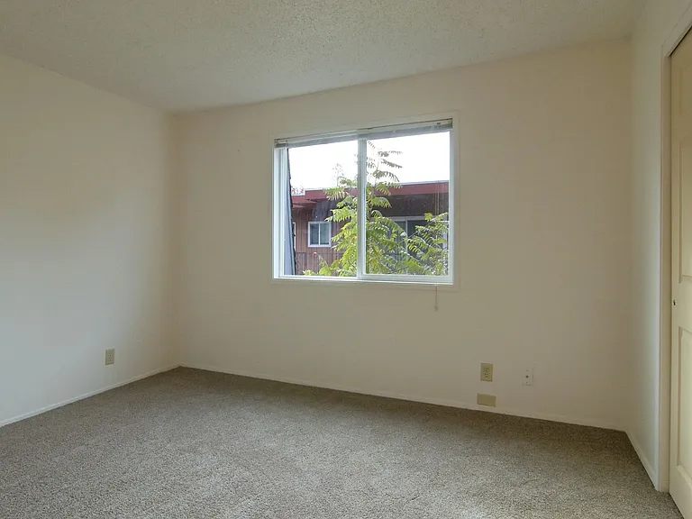 1437 High St — Photo 12