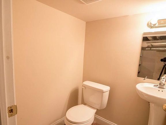 4th image of 2083 E Somerset St