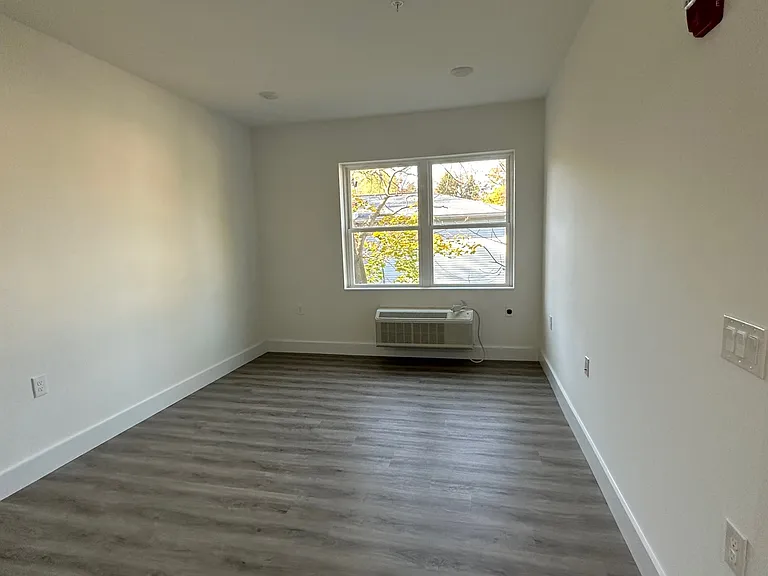 1127 Stuyvesant Ave #205 — Photo 7
