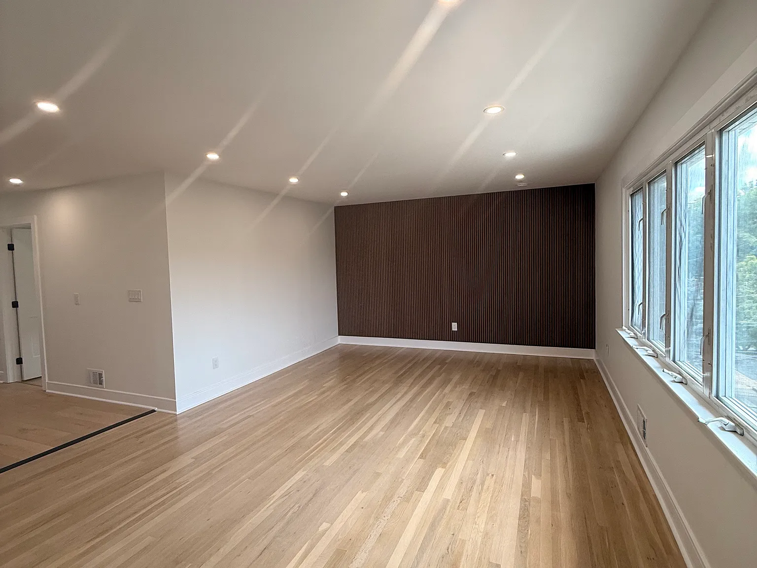 3 bed, $3,195 — Photo 2