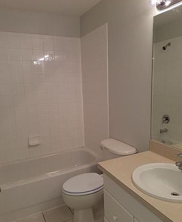 4th image of 509 SE 6th Pl APT A
