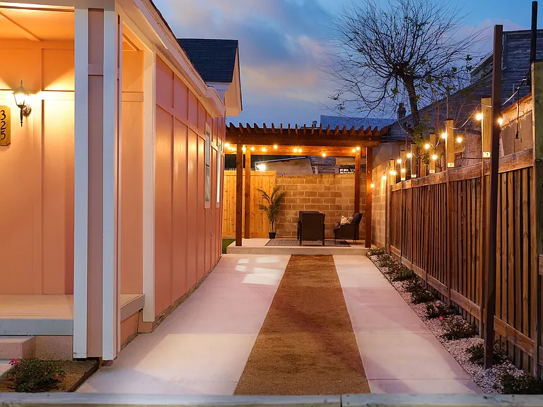325 Montana St — Photo 36