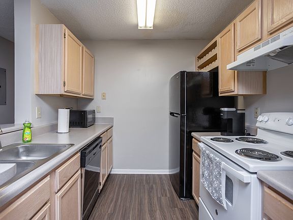 5th image of 1665 Wesleyan Dr #408B