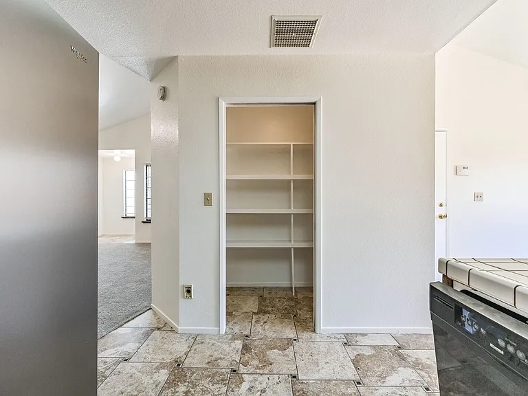315 Reese St — Photo 7