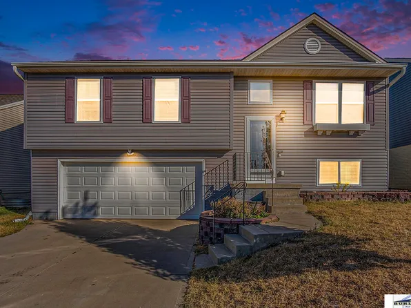 19362 W St, Omaha, NE 68135