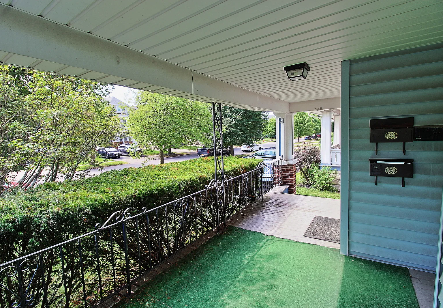 3 bed, 1200 sqft, $1,950 — Photo 2