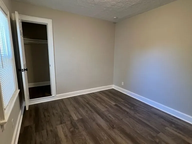 806 E Mithoff St — Photo 11
