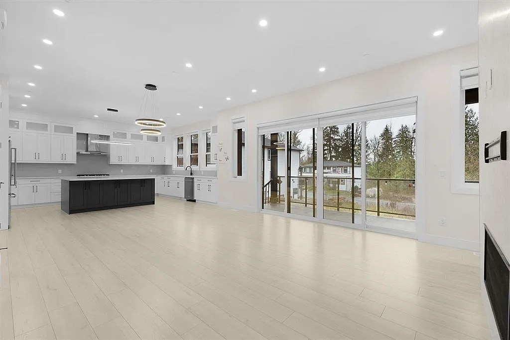 4 bed, 2500 sqft, $5,000 — Photo 3