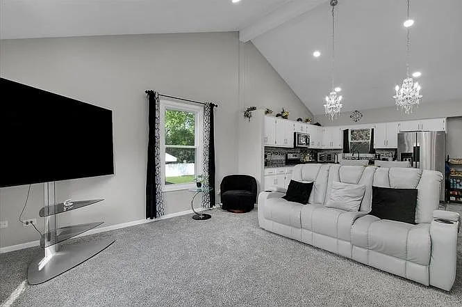 2080 Maplewood Cir — Photo 4