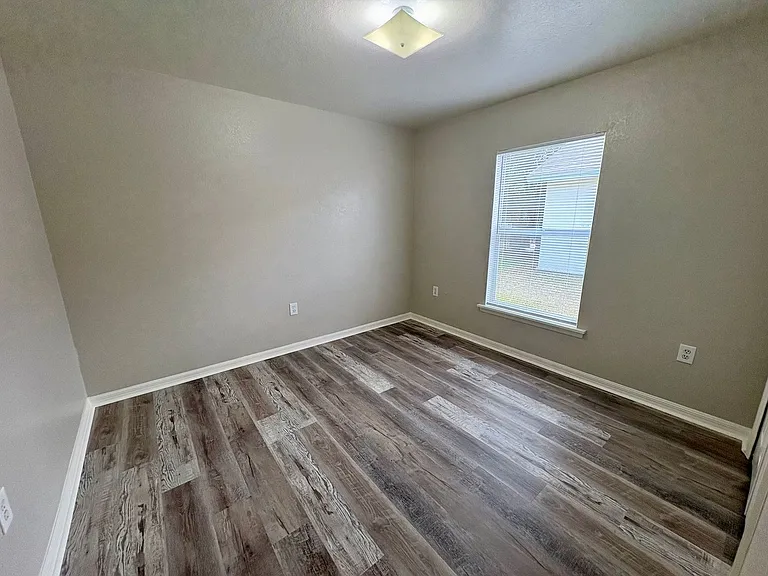 609 Tamarin Ln — Photo 9