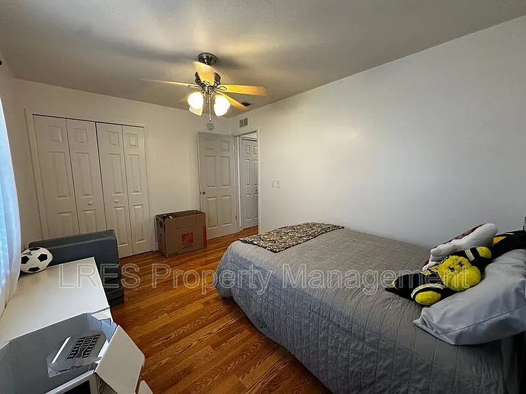 910 Sycamore Ln — Photo 19