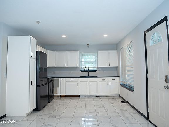 2nd image of 414 N Cox Ave