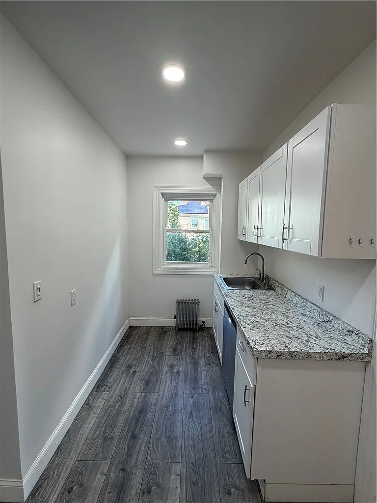3 bed, 1.0 bath, 1268 sqft, $1,800 — Photo 4