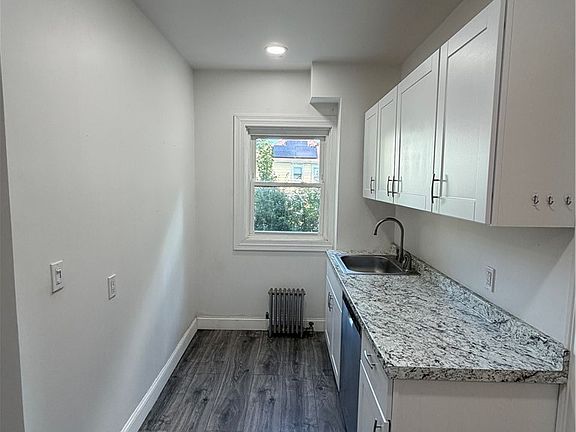 4th image of 19 Manning St 1