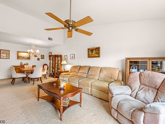 4th image of 154 Drake Ln