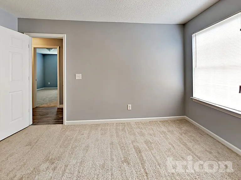 120 Oakbrook Village Rd — Photo 8
