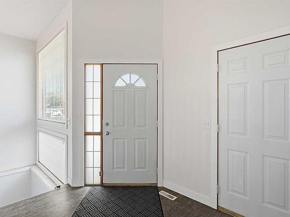 3rd image of 184 SE Arbour Lake Way NW