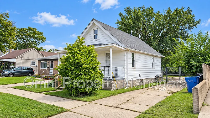 2 bed, 1.0 bath, $1,100 — Photo 2