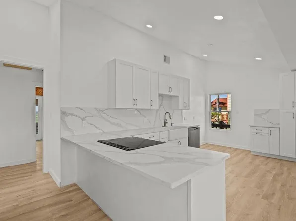 1225 O'Neil Rd, Crystal Beach, TX 77650