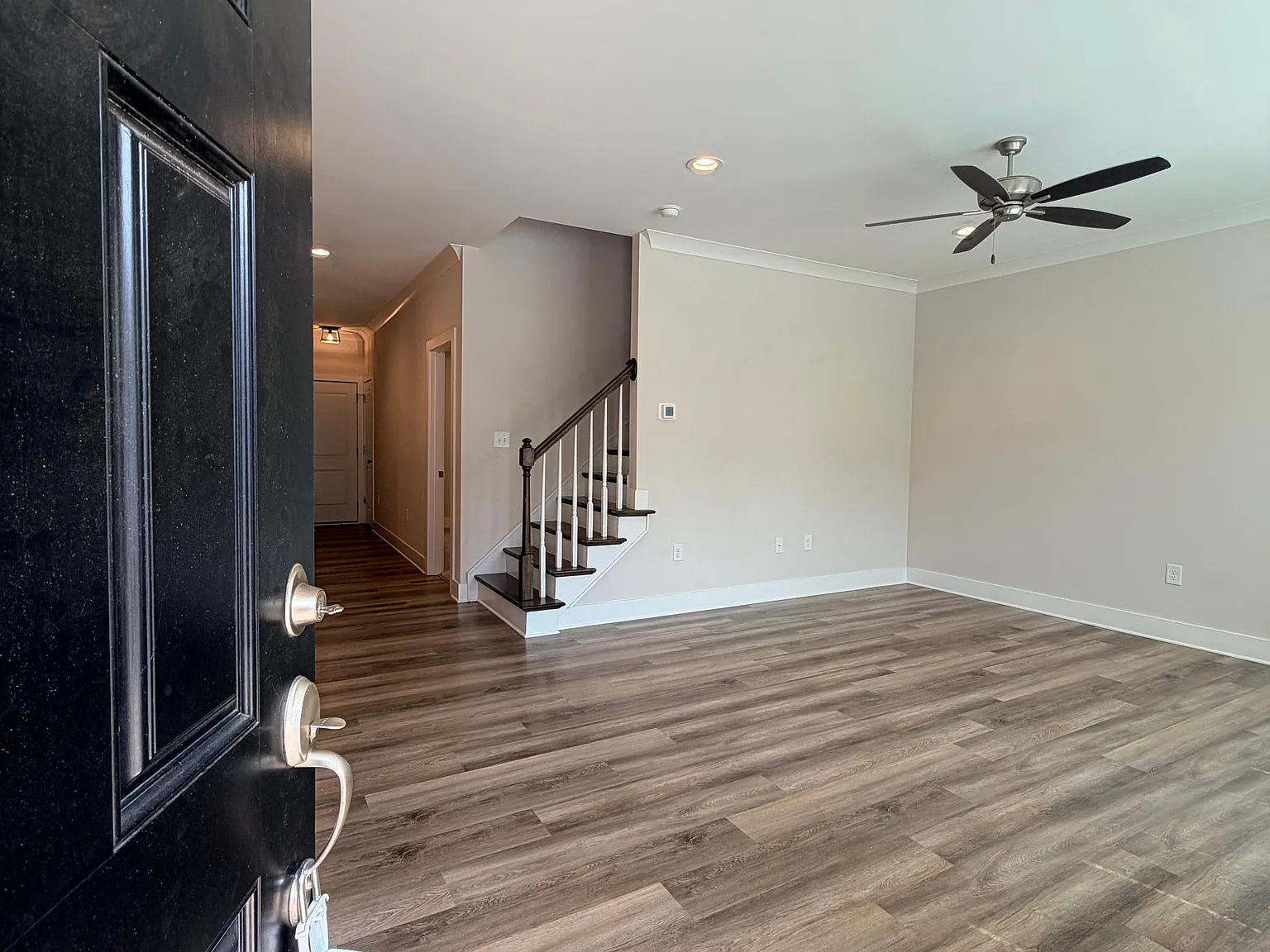 3 bed, 2.5 bath, 1909 sqft, $2,150 — Photo 3