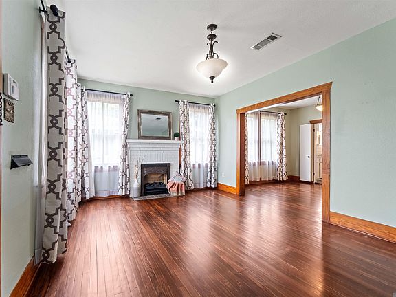 4th image of 1827 Pericles St