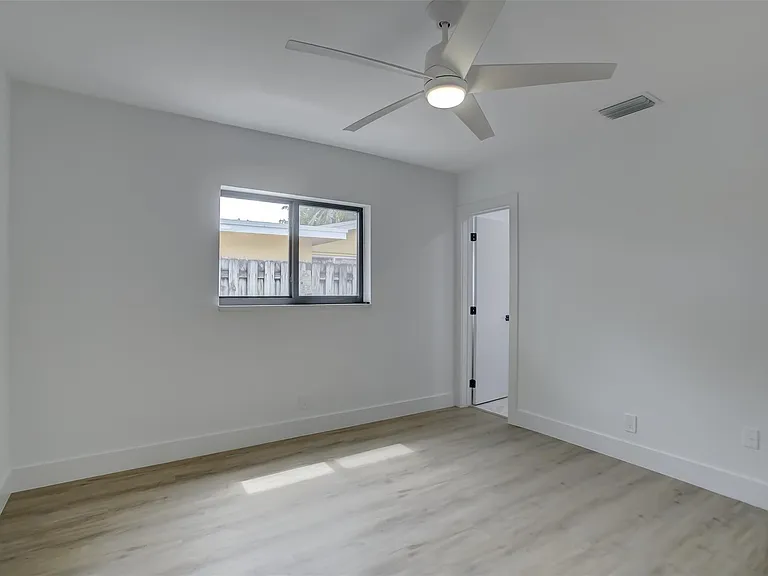 2155 NE 56th Ct — Photo 27