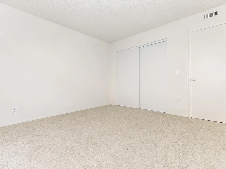 San Carlos and San Juan Apartment Homes — Photo 33