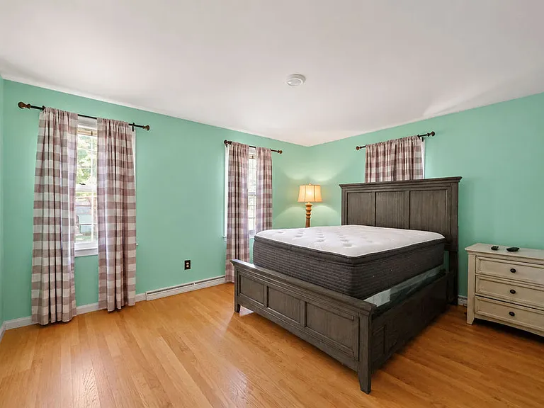 84 Brewster Rd — Photo 11