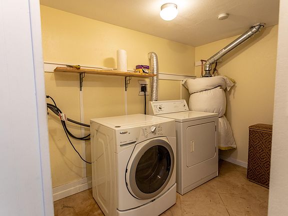 3rd image of 900 Cooley St