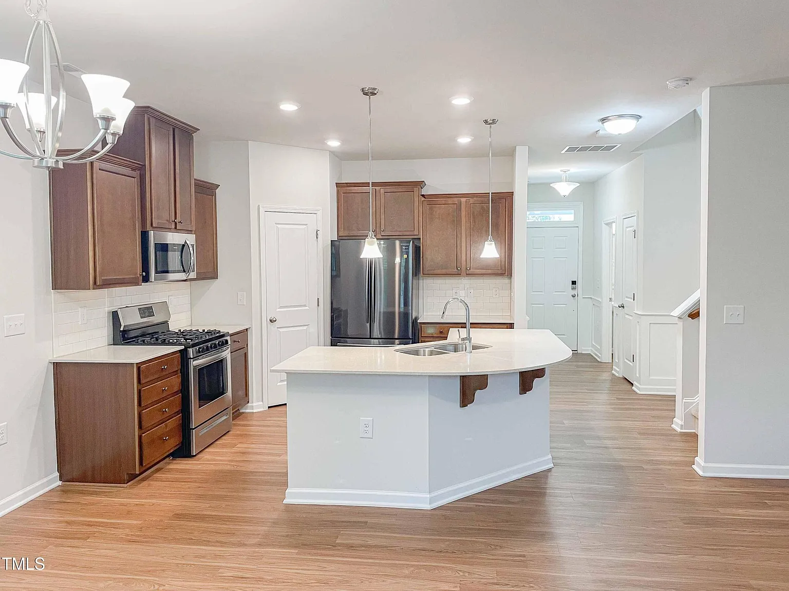 3 bed, 2.5 bath, 1634 sqft, $1,950 — Photo 4
