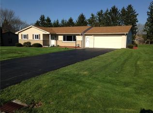 755 Wilhelm Rd, Hermitage, PA 16148