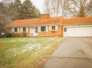 40 Red Barn Cir, Pittsford, NY 14534