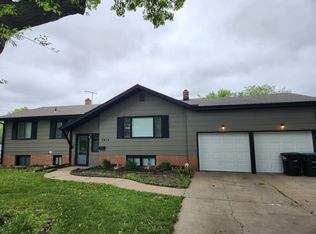 7815 Grover St, Omaha, NE 68124