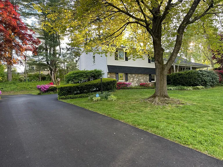 354 Andrew Rd — Photo 1