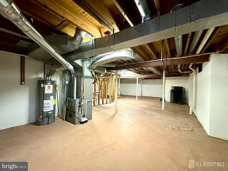 104 Sayre Dr — Photo 31