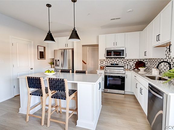 4th image of 3446 Carlton St #9B