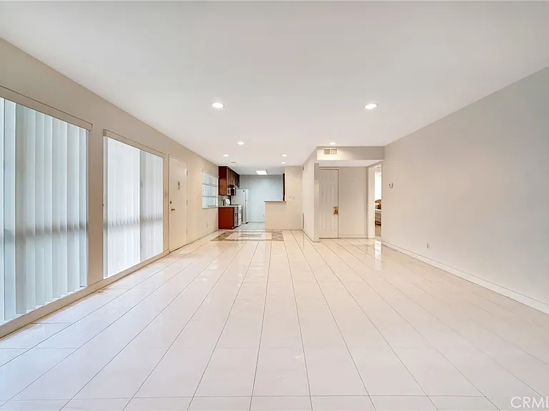 5315 Zelzah Ave #6 — Photo 3