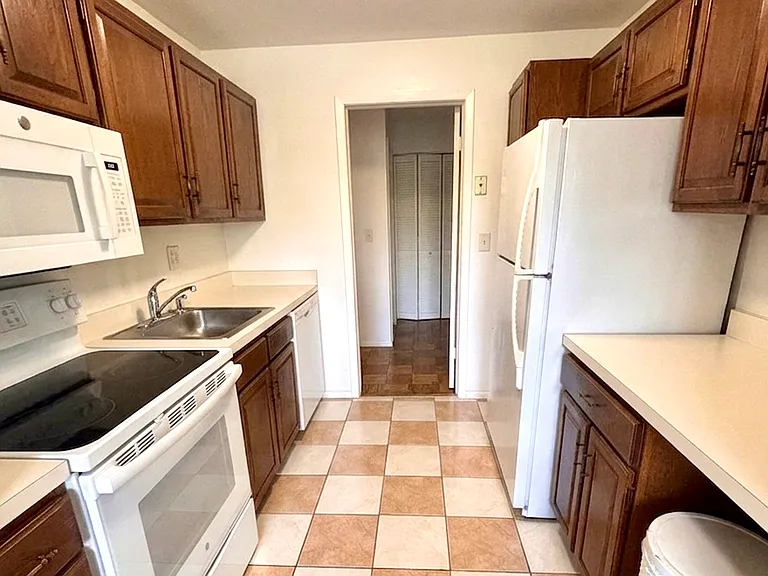 155 Brewster St #4H — Photo 3