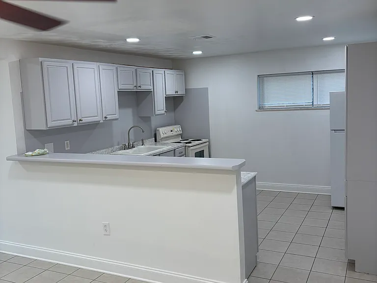 210 Appletree Ln — Photo 25