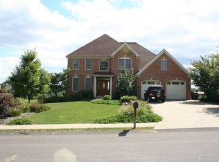 405 Avonworth Heights Dr, Pittsburgh, PA 15237