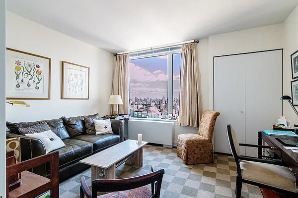 Rented by LKW International Real Estate LLC | media 8